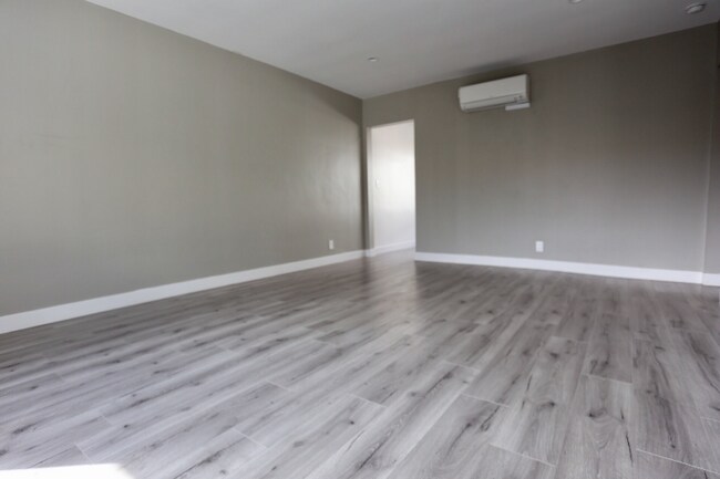 Photo - 5427 Carlton Way