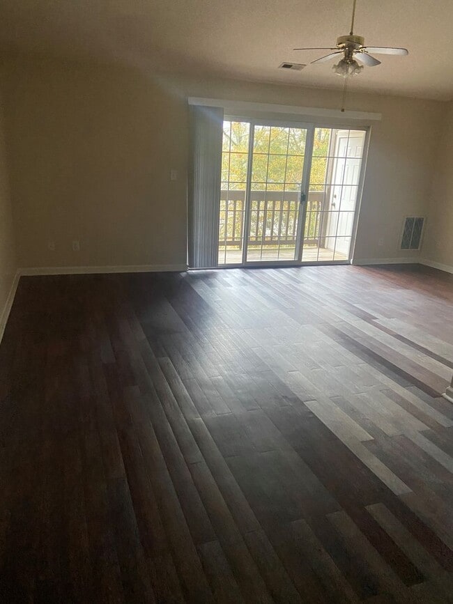 Photo - Wexford Condominiums, Anderson, SC Unidad 204-5