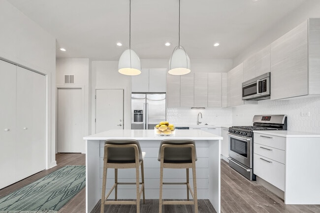 Photo - 858 N Franklin