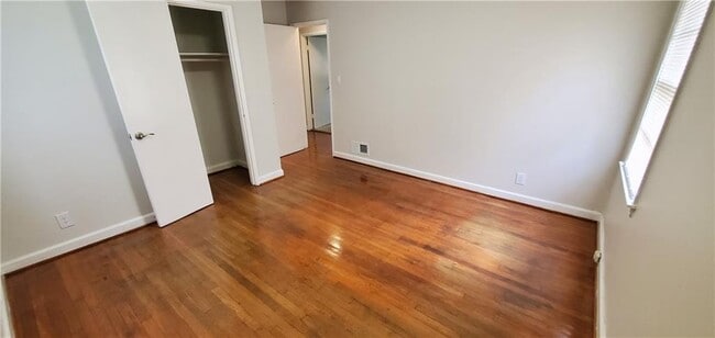 Photo - 2704 Gresham Rd S E