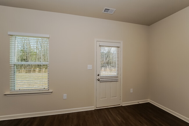 Photo - 504 Clover Cir