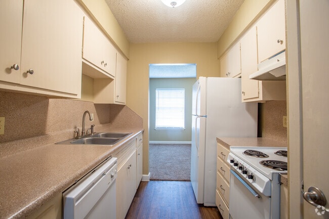 Kitchen - Greenbriar Place - 55 and Older