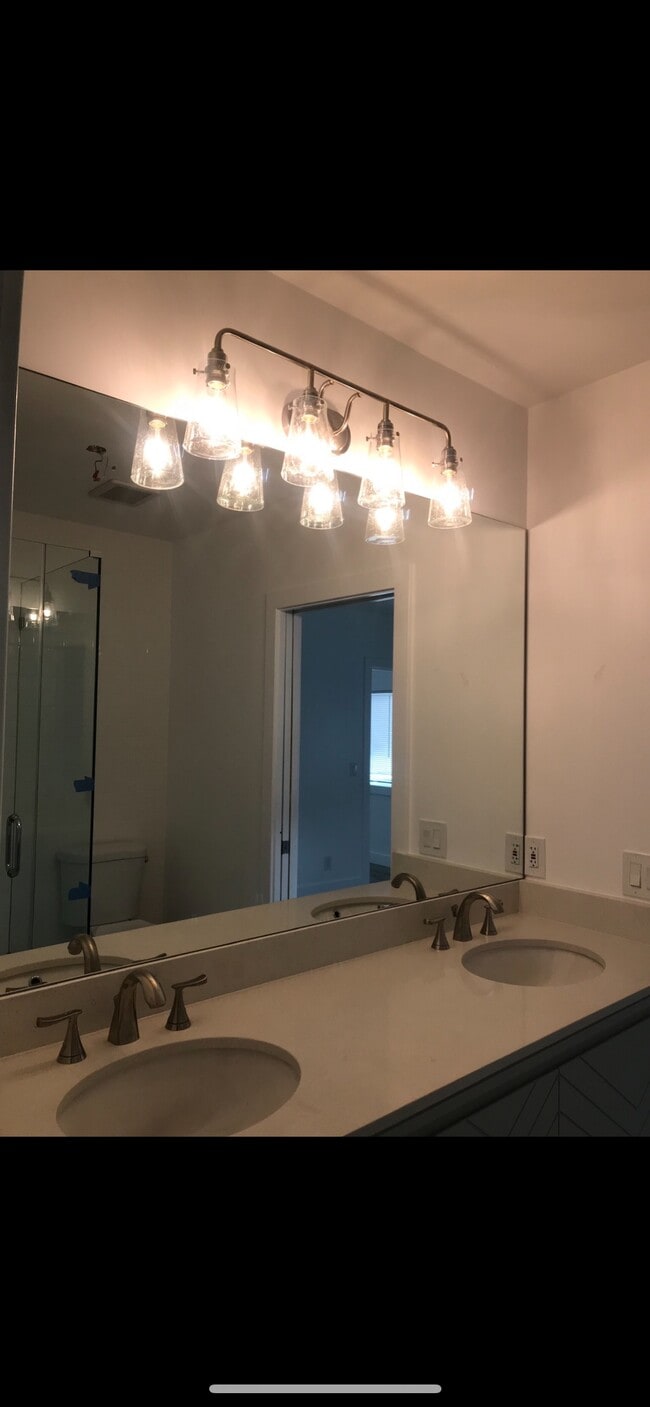 Building Photo - 1820 E Woodbury Rd.