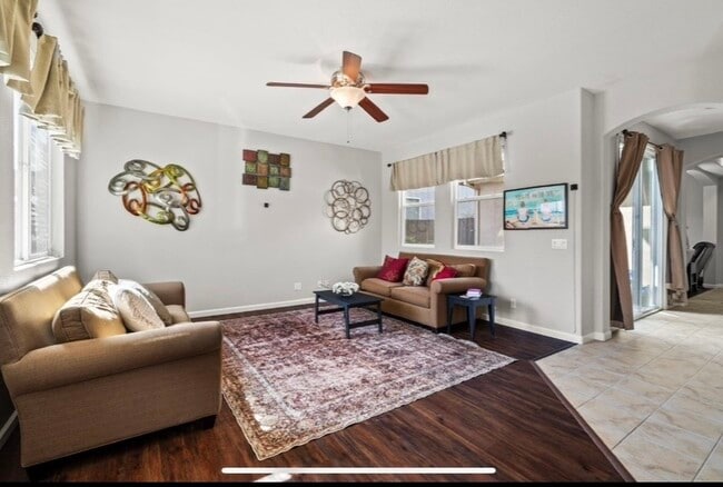 Photo - 962 Heritage Way