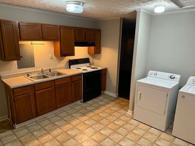 Photo - Oak Ridge 37830 - 2 bedroom 1 bath apartment - Contact Lisa Vineyard or Shannon Russell (865) 216...