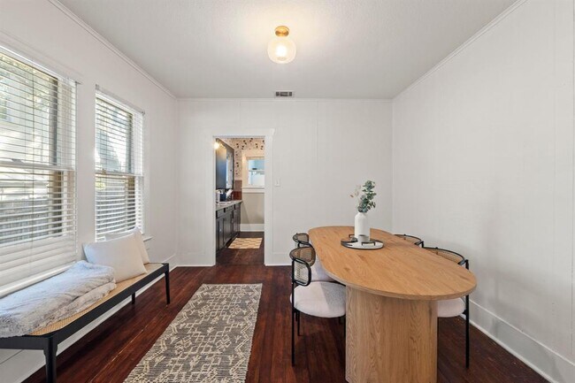 Photo - 1805 Brackenridge St