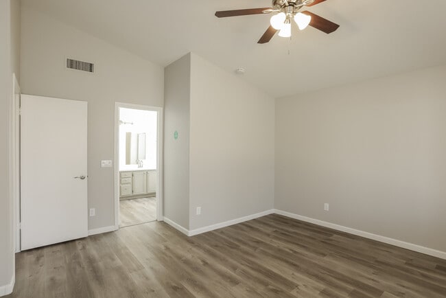 Photo - 15850 N 32nd Way