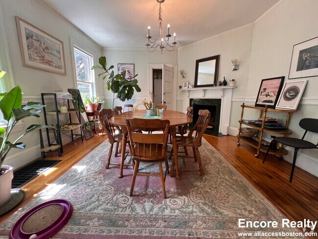 Building Photo - 9 Kenwood St Unit 3 Rental