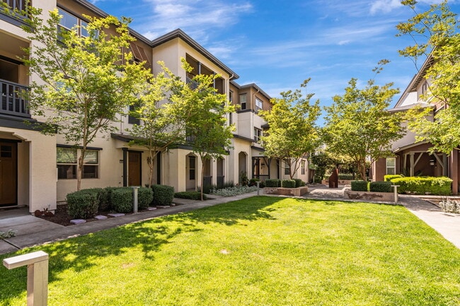 Photo - 457 Diller St Townhome