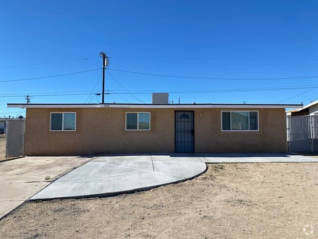 Building Photo - 3 bed 1 bth Available now.. Apply today! Rental