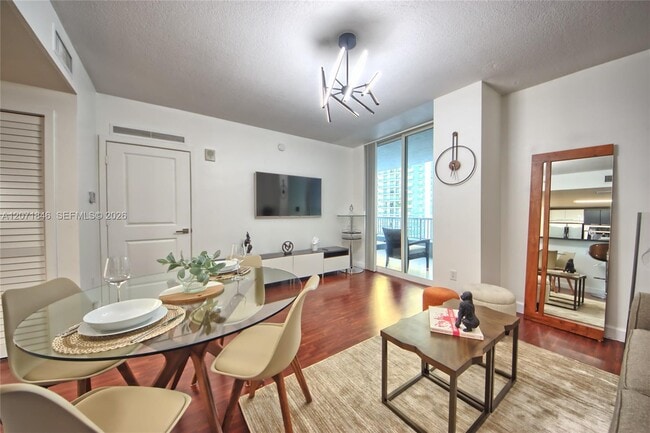 Photo - 170 SE 14th St Unidad 2303