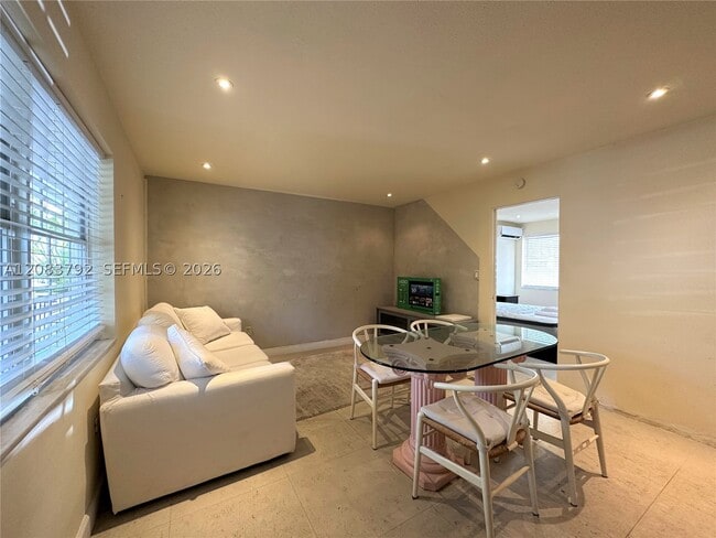 Building Photo - 345 Michigan Ave Unit 32