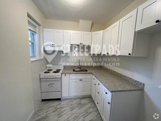 Building Photo - bedroom in Boston MA 02135 Rental