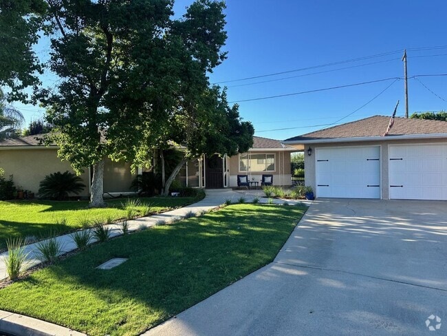 Building Photo - 779 Almond Dr Rental