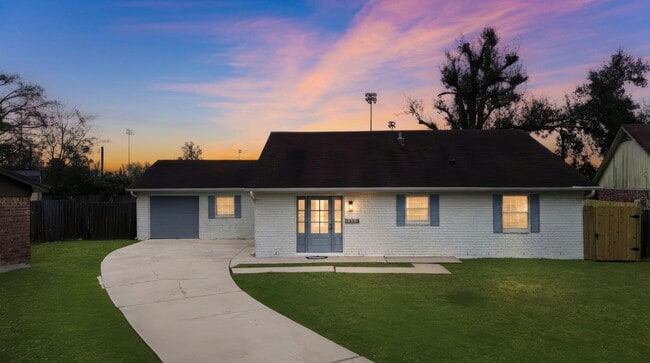 Building Photo - 9602 Lawngate Dr