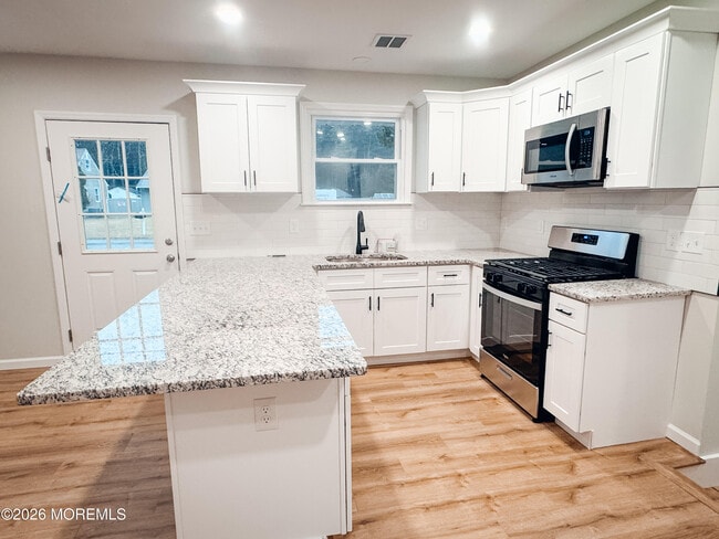 Photo - 827 Rogers St