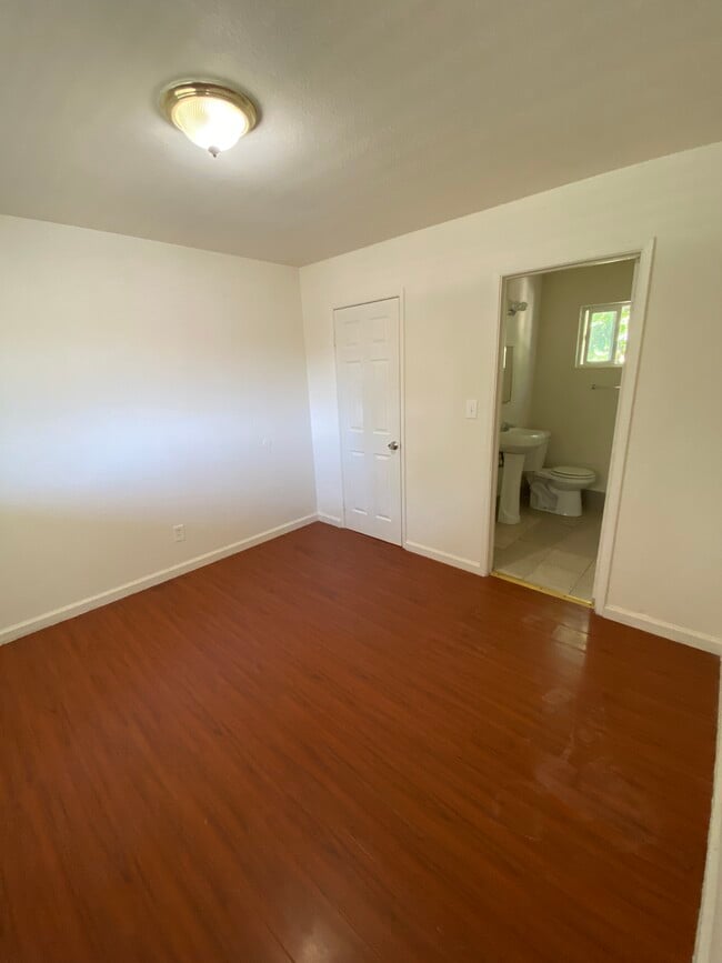 Photo - Los Robles Apartments