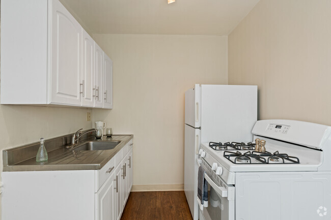 Studio 3 - Kitchen - Alexander's Place Apartments