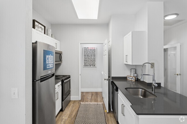 4BR, 4BA - 1,232SF - Kitchen