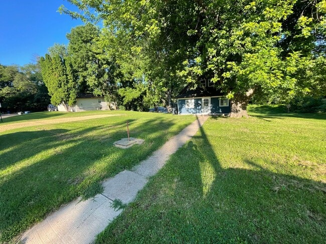 Photo - Older 2 bedroom house with a large yard