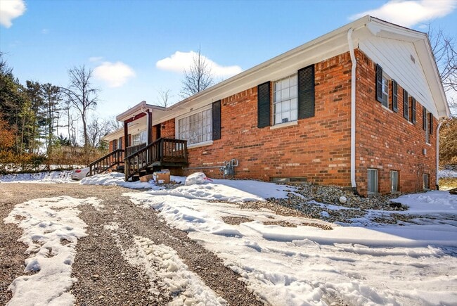 Photo - 775-777 N Smith Rd Unit 4