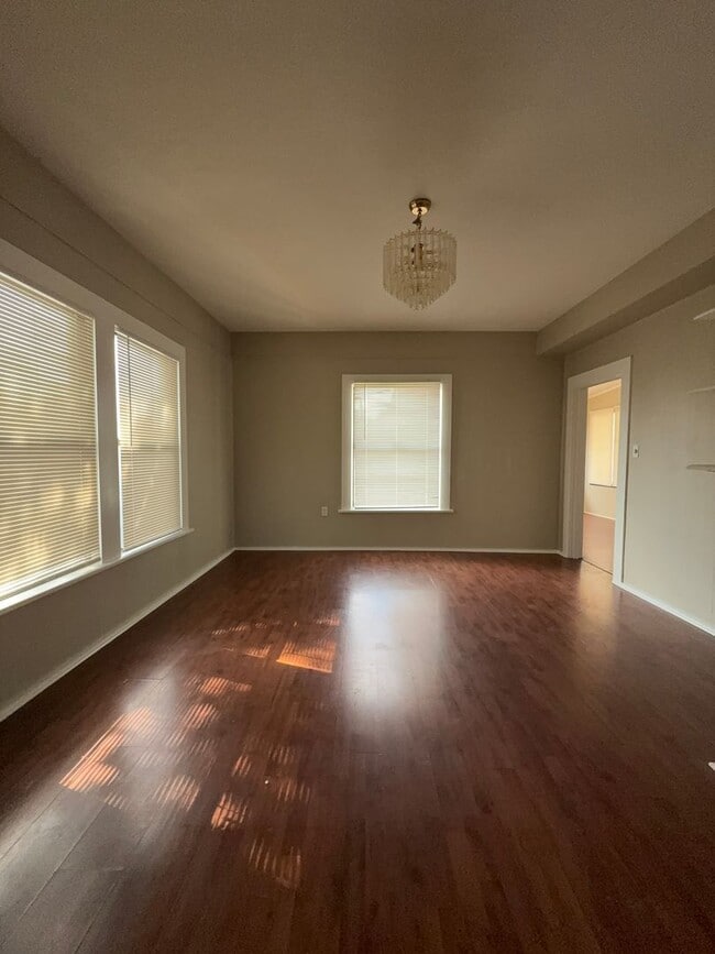 1304 Kemp Blvd