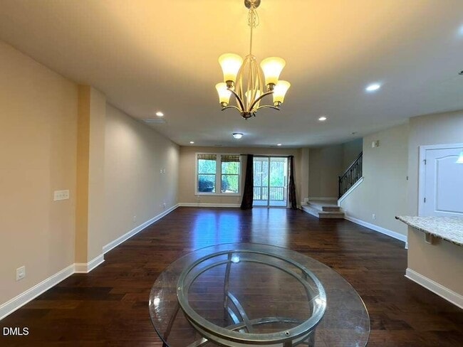 Photo - 305 Alamosa Pl