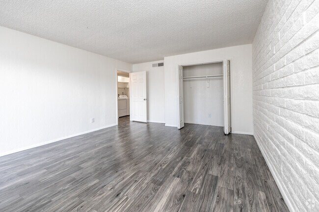 3 habitaciones, 2 baños - 1400 pies cuadrados - Segundo dormitorio - Taylor Heights LLC