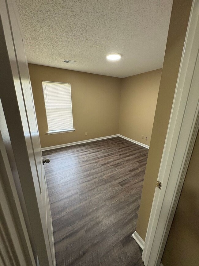 Photo - Comfortable 3 bedroom, 2 bath home