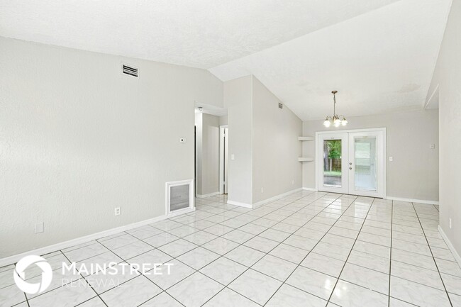 Photo - 867 Walpole Rd SW