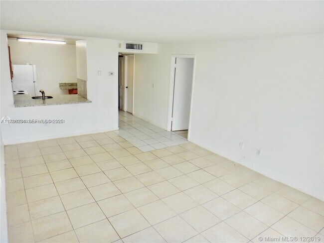 Photo - 498 NW 165th St Unidad D307