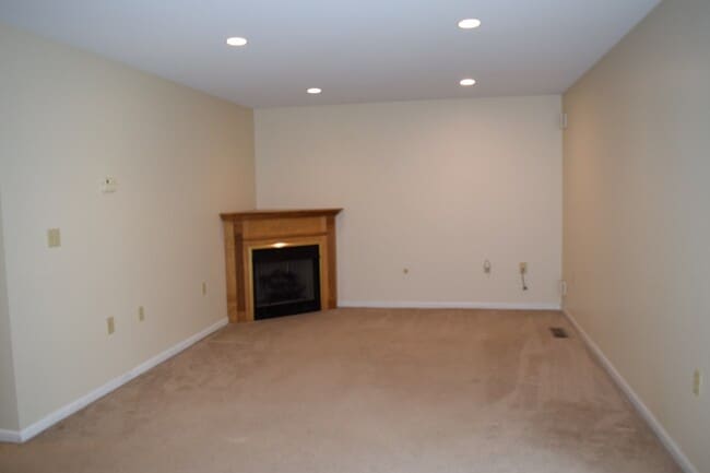 Photo - 140 Kenley Ct