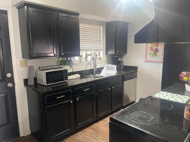 Photo - This well-maintained 2-bedroom, 1.5-bath home in Russellville, AR