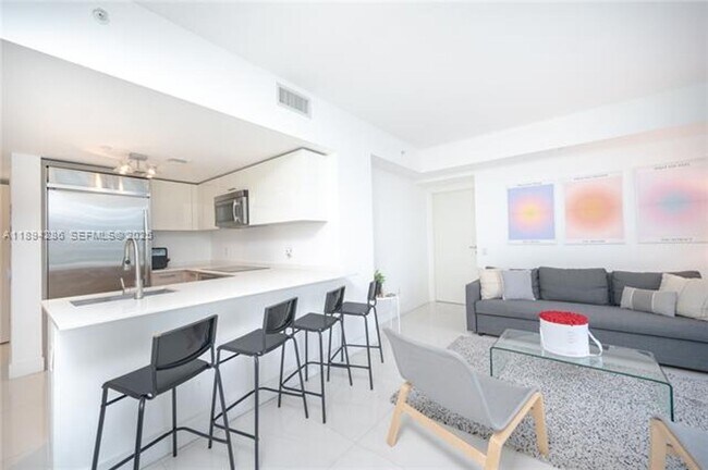Photo - 1300 Brickell Bay Dr Unit 1300 Brickell Bay Dr # 1601