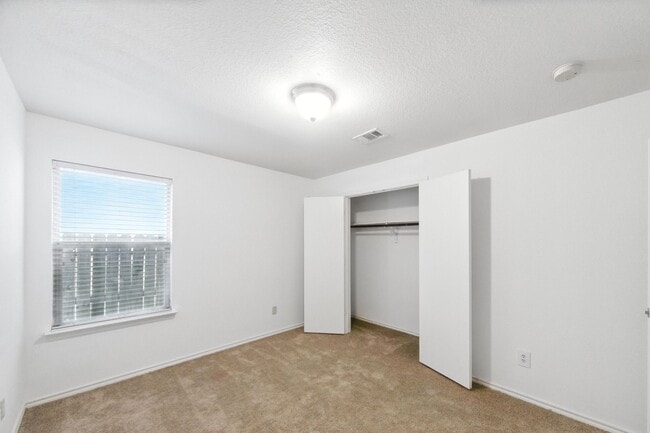 Photo - 142 Thunder Basin Dr