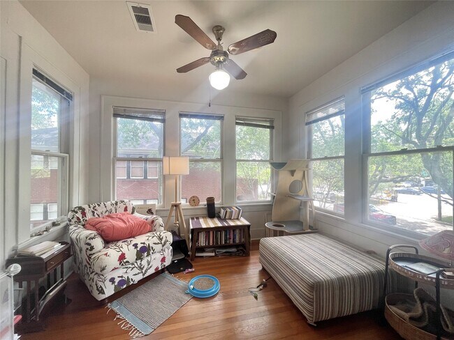 Photo - 418 Branard St