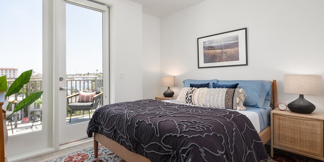 550 Harborfront