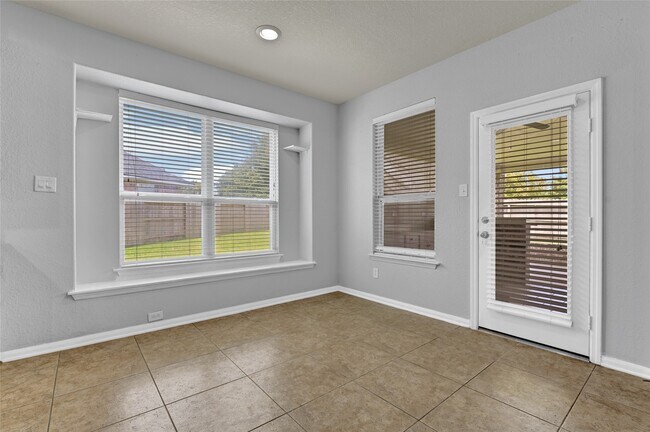 Photo - 7303 Lennox Woods