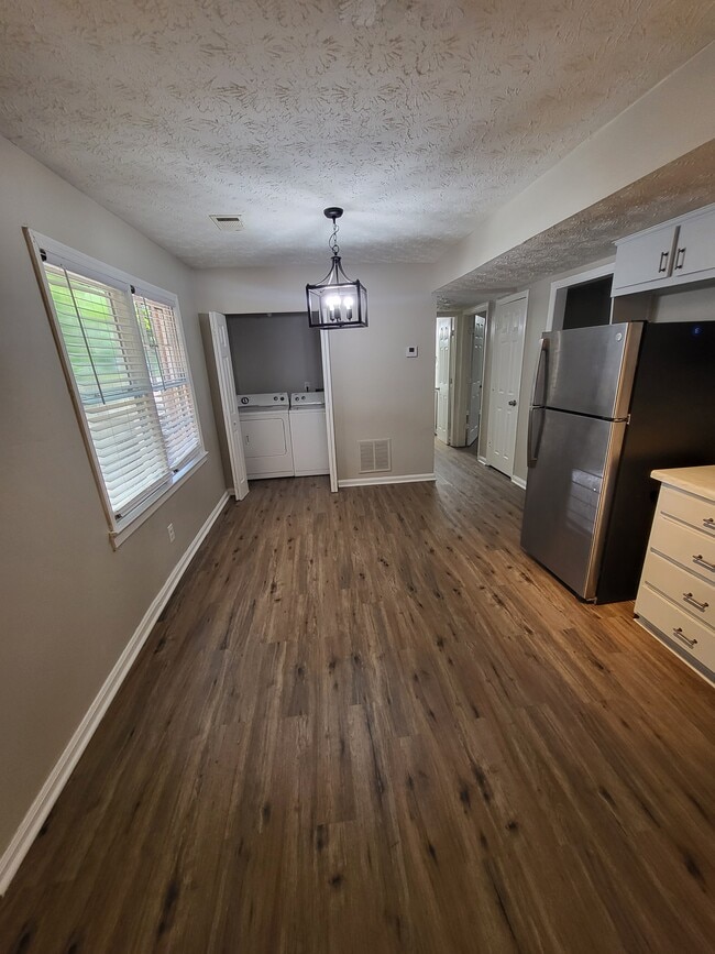 Building Photo - 9310 Cedar Ridge Dr NW Unit B