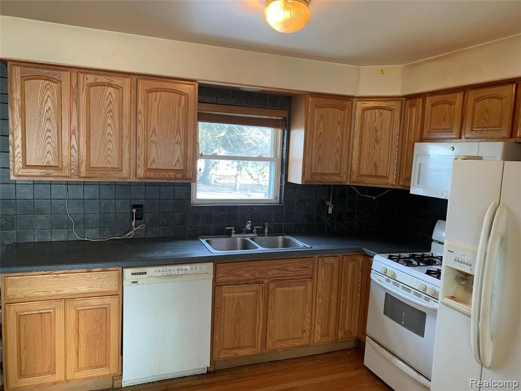 Photo - 2030 Charms Rd