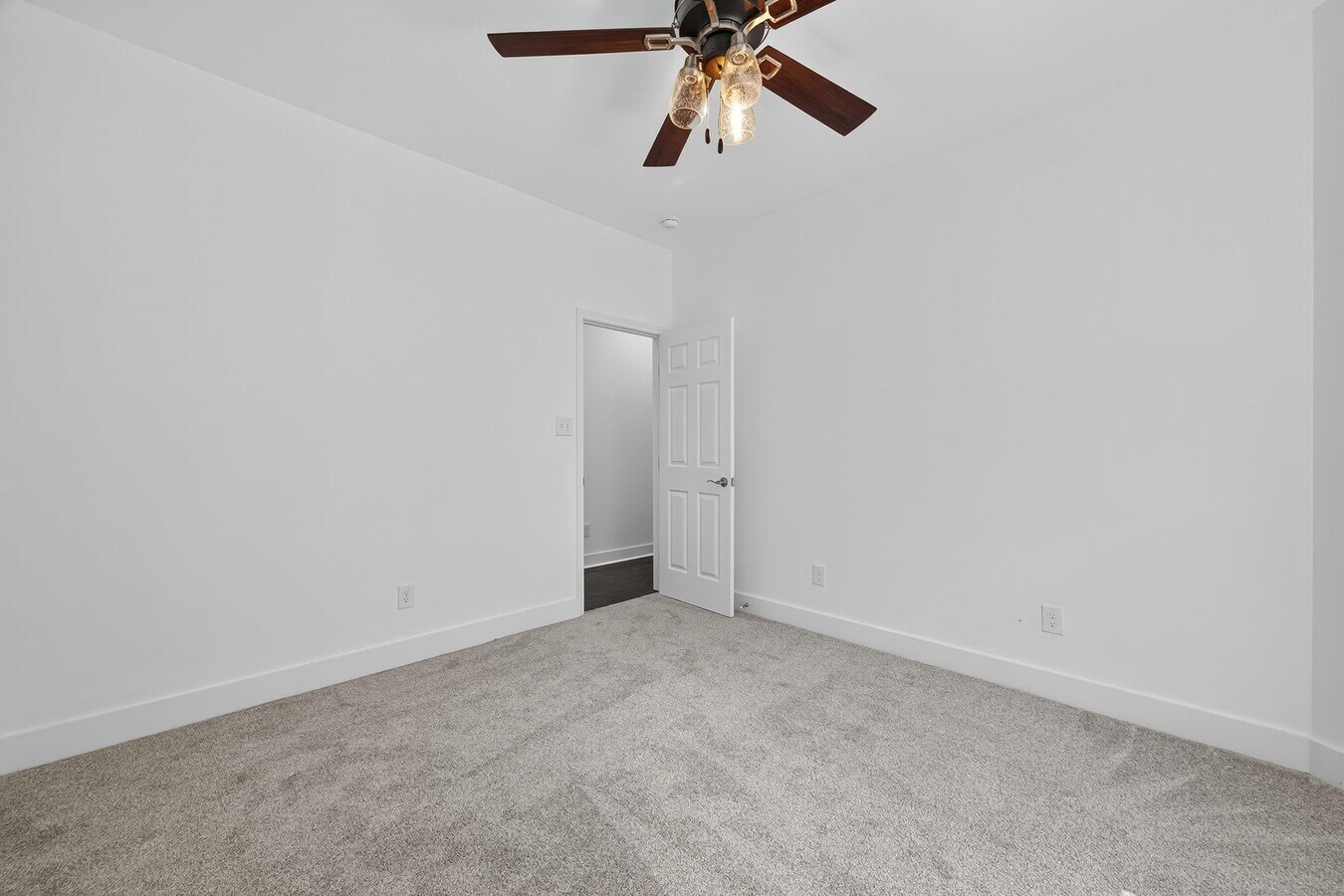 Photo - 714 Zoe St