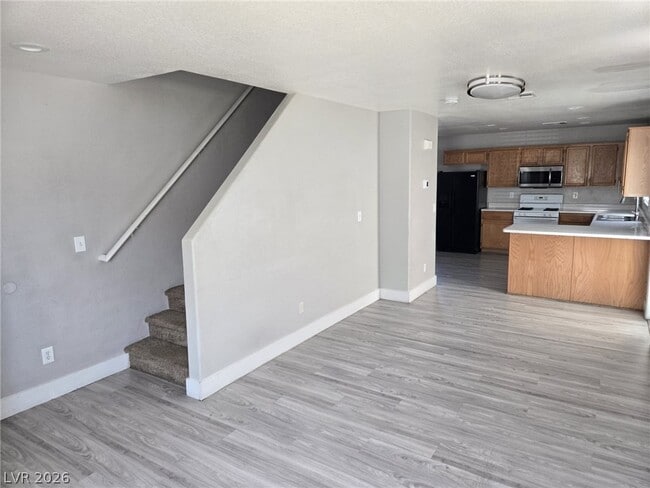 Building Photo - 5270 Paradise Skies Ave