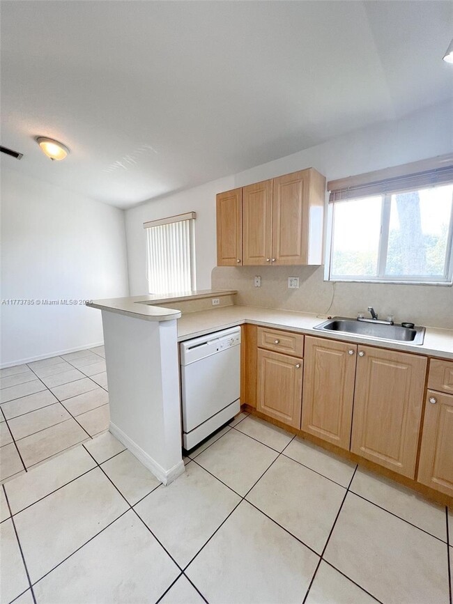 Photo - 2910 SE 12th Rd Unit 206-29