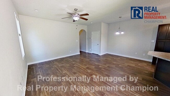 Photo - Beautiful Townhome with Open Floorplan and...