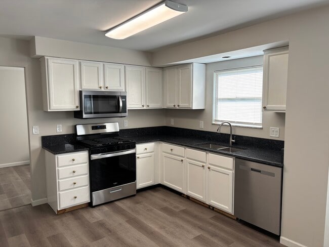 Photo - 825 Bernese Ct