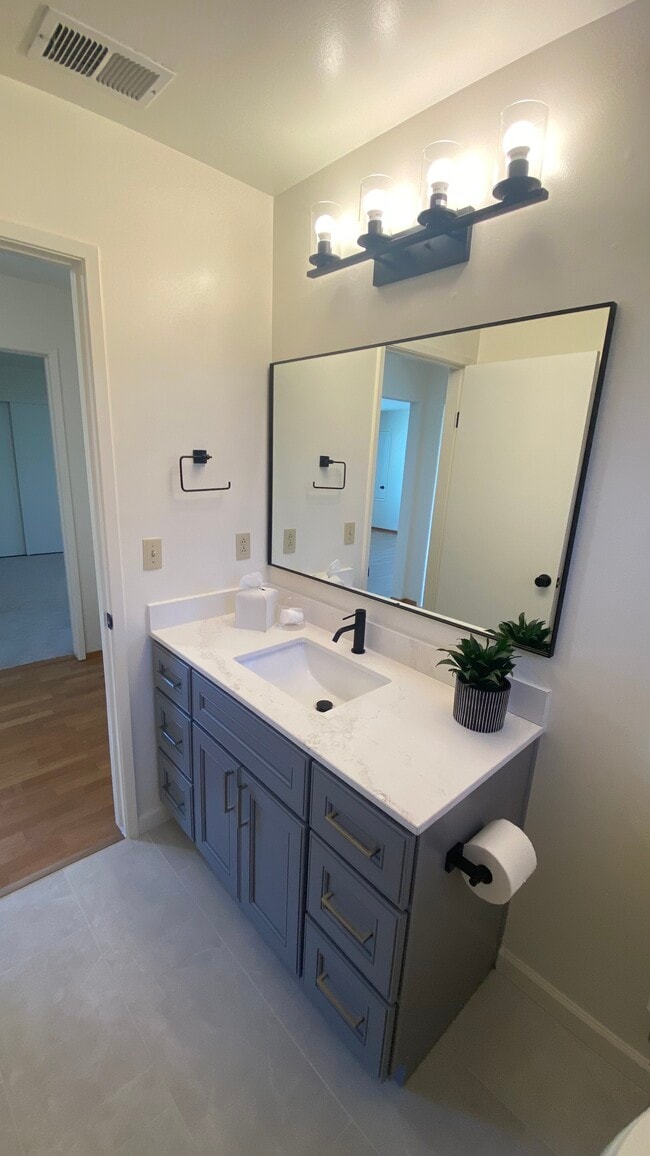 Photo - 830 Williams Way