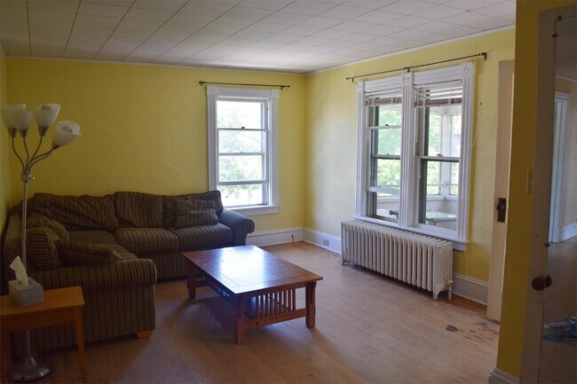 85-85 Hungerford Terrace Unit 2