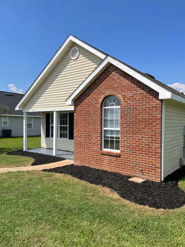 Photo - 208 Strawbridge Ln