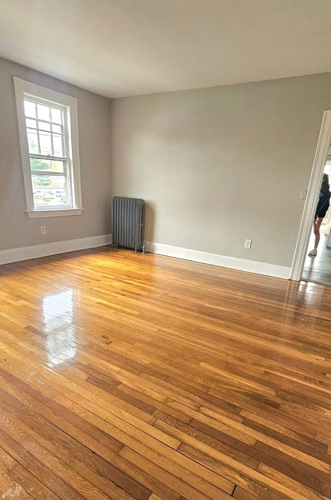 Photo - 305 Main St Unit 4