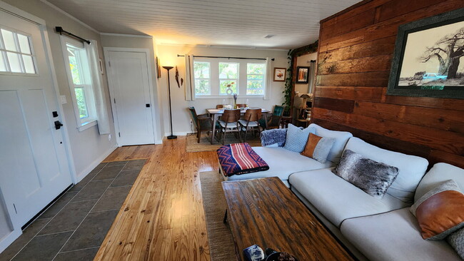 Photo - Cozy Craftsman style home!